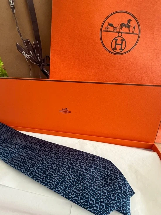 Hermès Navy and Light Blue Patterned Silk Tie with Label - Picture 2 of 5